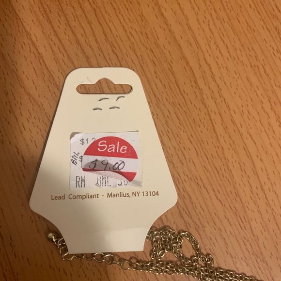 Chic Gold‎ and Pearl Necklace - Picture 5 of 7